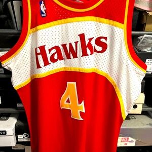 Hawks sport Mitchell and ness original men’s size XL